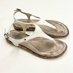Cliffs by White Mountain Strappy Flip Flop Thong Sandals White *Worn 1-2X*